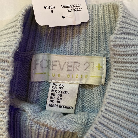 Forever 21 + Plus sleeveless sweater - Picture 2 of 3